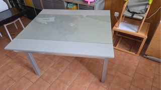 Mesa de cocina cristal y metal gris