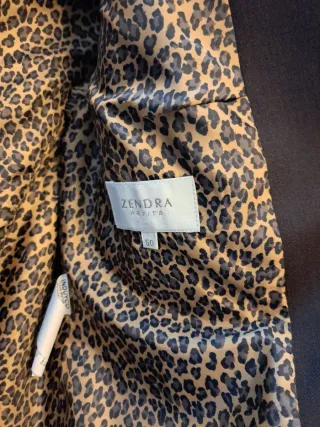 Chaqueta marrón con forro estampado