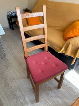 Mesa de comedor con 4 sillas