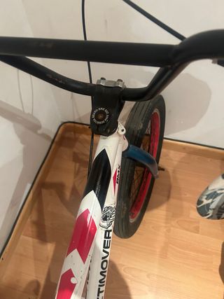 Bicicleta BMX Blanca URGE VENDER