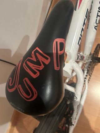 Bicicleta BMX Blanca URGE VENDER