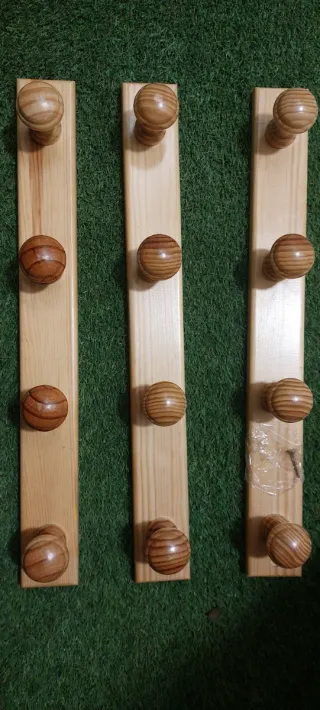 Perchero de madera con 5 pomos, nuevos LOS 3 - 10€