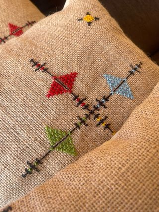 Fundas de cojín bordadas a mano estilo marroquí –