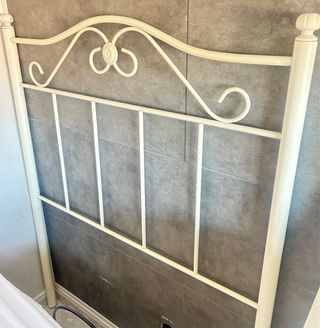 Cabecero de forja blanco.