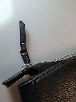 Bolso Negro Grande con Cremallera