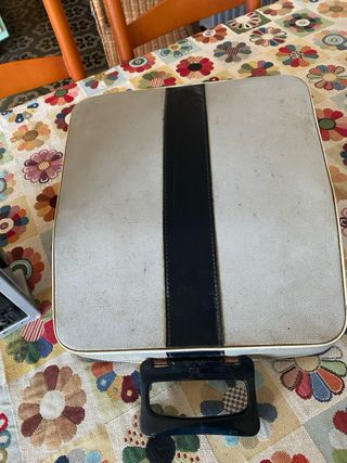 Macchina da scrivere Olivetti Lettera DL