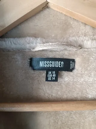 Cazadora efecto piel beige talla 46