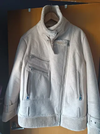Cazadora efecto piel beige talla 46