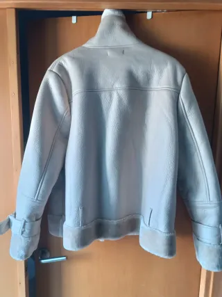 Cazadora efecto piel beige talla 46