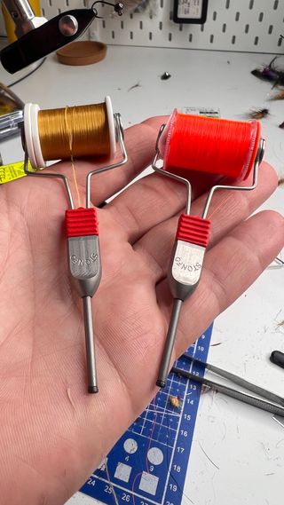 Bobinadores para montaje de moscas