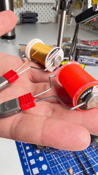 Bobinadores para montaje de moscas