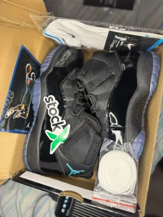 Jordan XI Negro/Teal