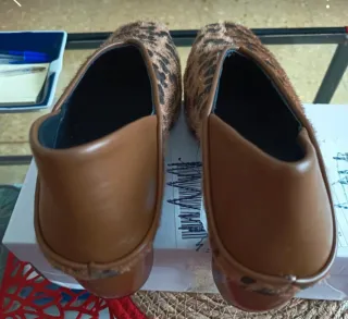 Zapatos de tacón con estampado de leopardo