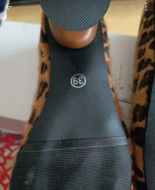 Zapatos de tacón con estampado de leopardo
