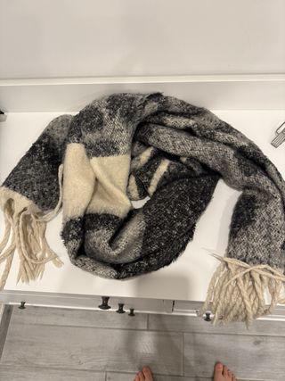 Sciarpa con fantasia leopardata e frange