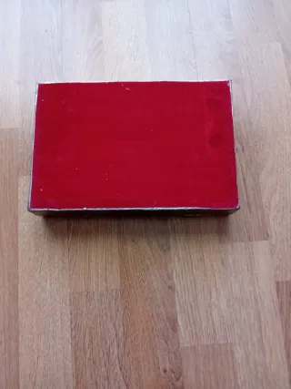 Caja de estaño decorada