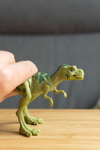 Dinosaurio de juguete tyrannosaurus rex