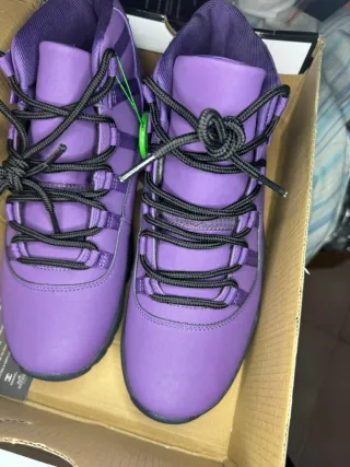 Zapatillas Jordan Moradas y Negras