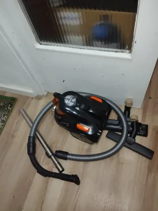 ROWENTA Aspiradora Trineo Ciclónica 750 W Negra