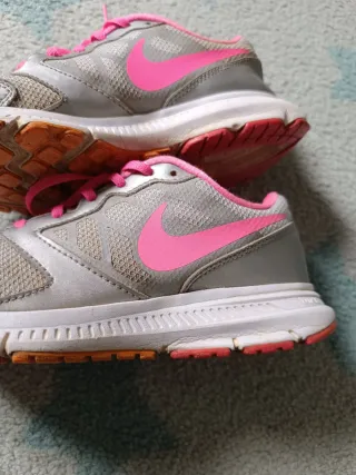 Zapatillas Nike Rosa y Plata