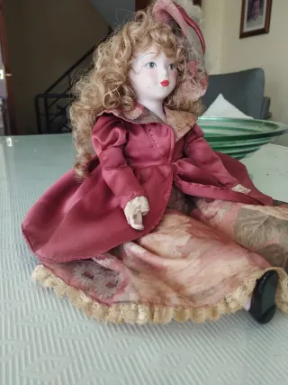 Muñeca de porcelana antigua