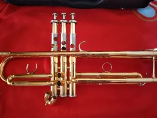 Trompeta Yamaha YTR 4335GII Oro