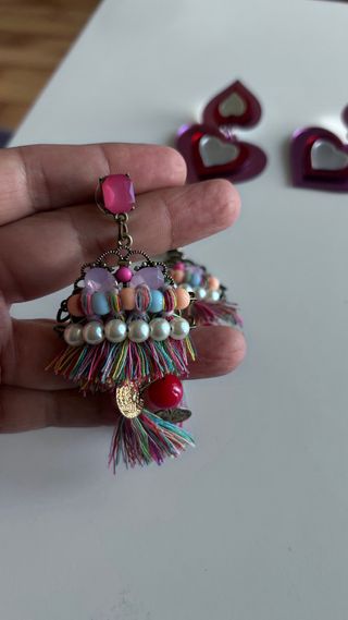 2 pares de pendientes corazón y borlas