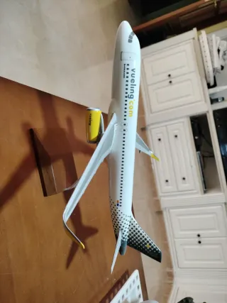 Maqueta Avión Vueling Airbus A320