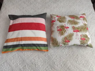 2 Cojines Medianos con Cremallera.