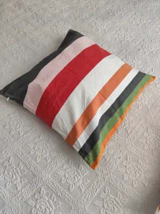 2 Cojines Medianos con Cremallera.