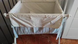 Cuna de bebé blanca
