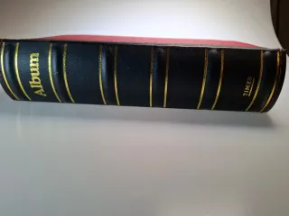 Álbum de fotos rojo y negro