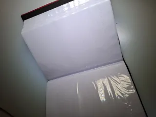 Álbum de fotos rojo y negro