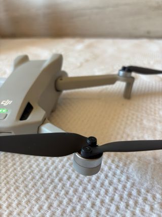 DJI Mini 3 Dron + Batería (Fallo Gimbal)