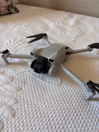 DJI Mini 3 Dron + Batería (Fallo Gimbal)