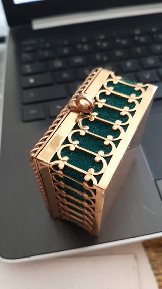 Cofanetto portagioie metallo dorato con dipinto