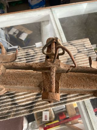 Balanza antigua de hierro