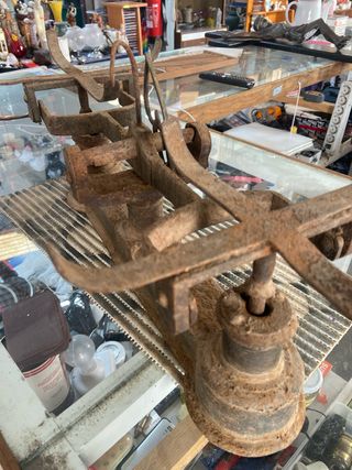 Balanza antigua de hierro