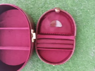 Joyero pequeño ovalado con espejo