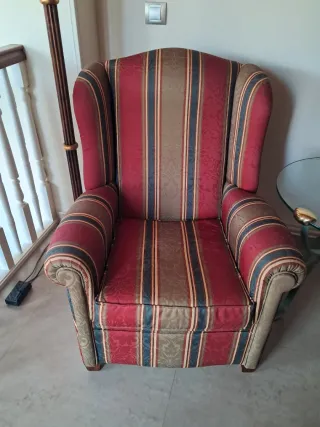 2 Sillones butaca tapizados tela multicolor.