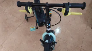 Bicicleta infantil 12" BTWIN Mini Monsters 500