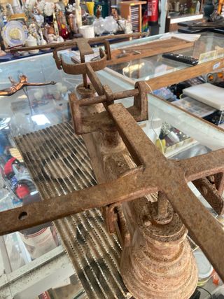 Balanza antigua detalle rojo