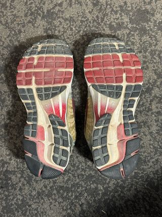 Zapatillas Nike Vomero 5 Vintage Doradas Rojas