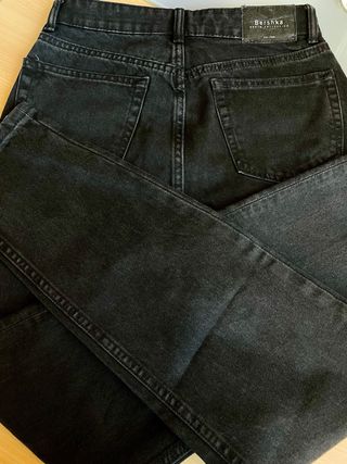 Pantalón vaquero negro Bershka Talla 34