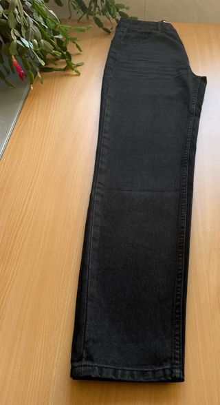 Pantalón vaquero negro Bershka Talla 34