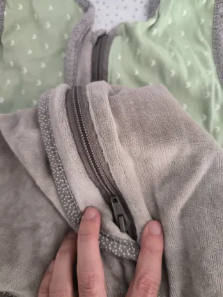 Saco dormir bebé verde y beige