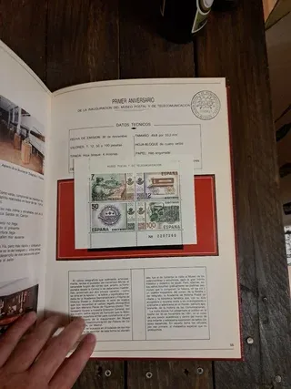 Álbum Filatelia Novedades Españolas 1981