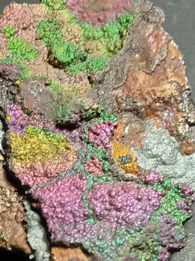 Goethita iridiscente