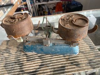 Balanza antigua de hierro