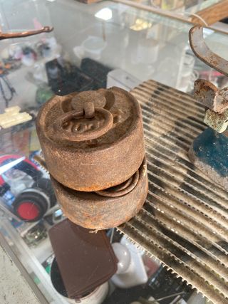 Balanza antigua de hierro